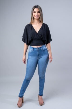 Blusa con Escote en V Cruce y Mangas de Vuelos