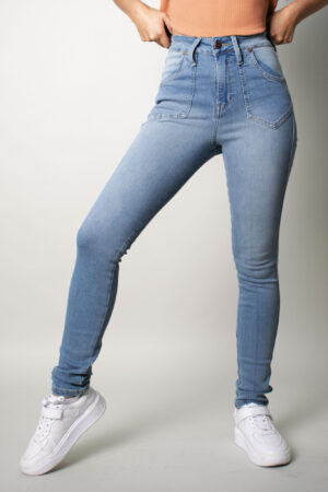 Jean Slim Con Bolsillos Sobrepuestos