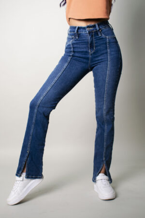 Jean  Acampanado Con Corte En La Basta